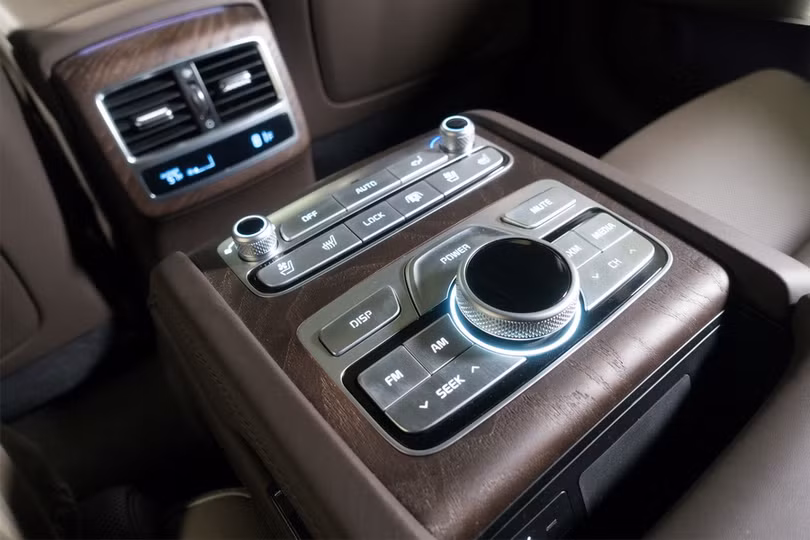 Có gì mới trên Kia K900 2019? ảnh 13