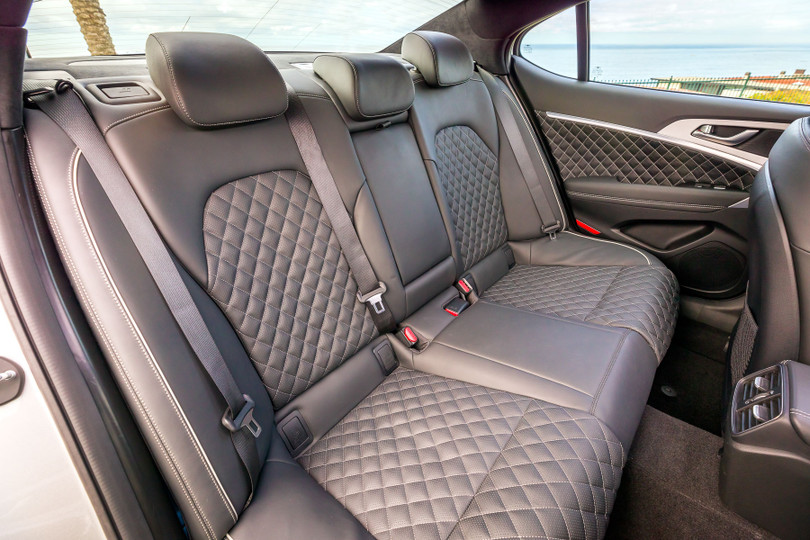 Genesis G70 2019: Đối đầu trực tiếp với BMW 3-Series ảnh 11