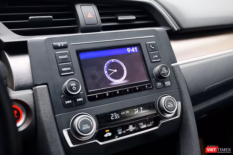 Honda Civic 1.8 E 2018 có xứng với mức giá 758 triệu đồng? ảnh 5