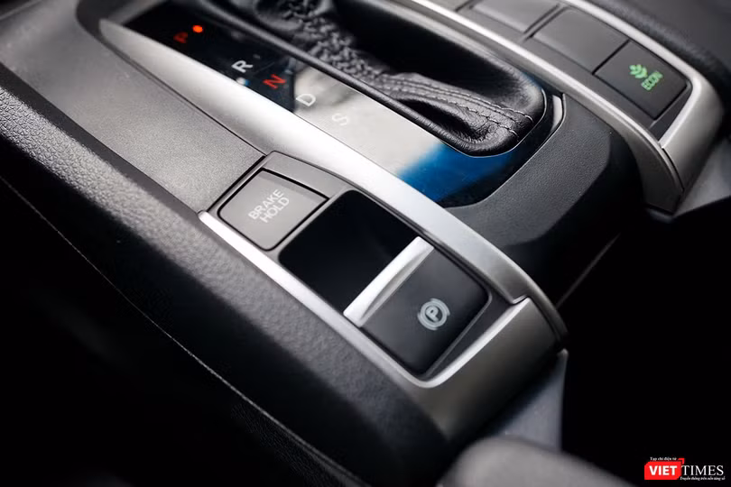 Honda Civic 1.8 E 2018 có xứng với mức giá 758 triệu đồng? ảnh 16