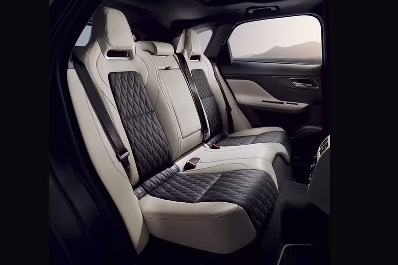 Jaguar trình làng F-PACE SVR, thách thức Porsche Cayenne S ảnh 11