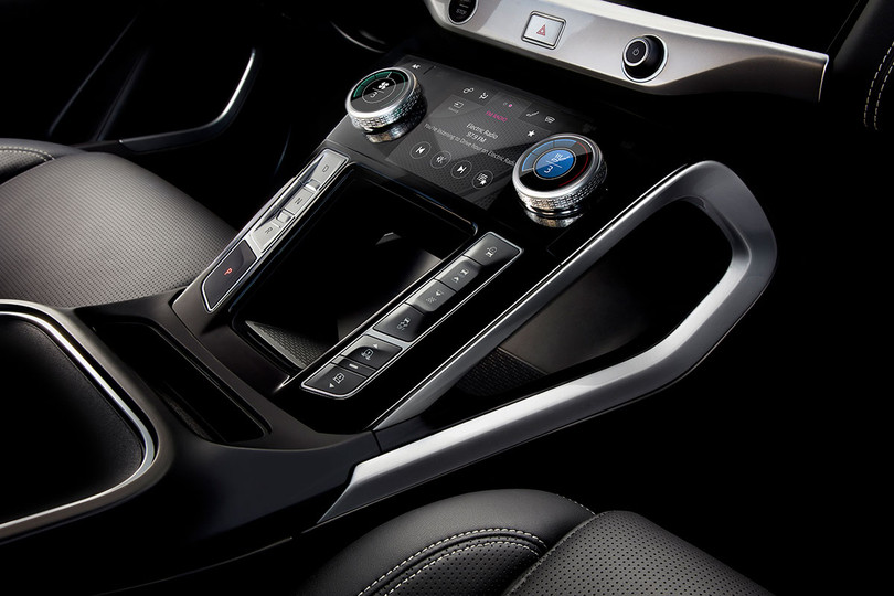 Jaguar I-PACE 2019: Quyết đấu đầu với đối thủ Tesla ảnh 22