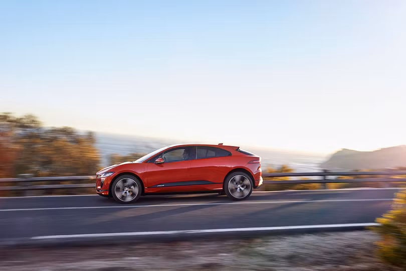 Jaguar I-PACE 2019: Quyết đấu đầu với đối thủ Tesla ảnh 10