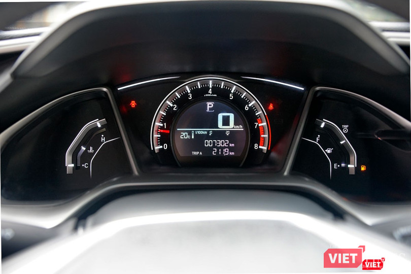 Honda Civic 1.8 E 2018 có xứng với mức giá 758 triệu đồng? ảnh 4