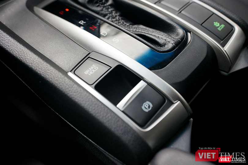Honda Civic 1.8 E 2018 có xứng với mức giá 758 triệu đồng? ảnh 16