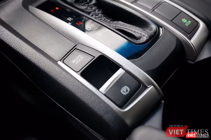 Honda Civic 1.8 E 2018 có xứng với mức giá 758 triệu đồng? ảnh 16