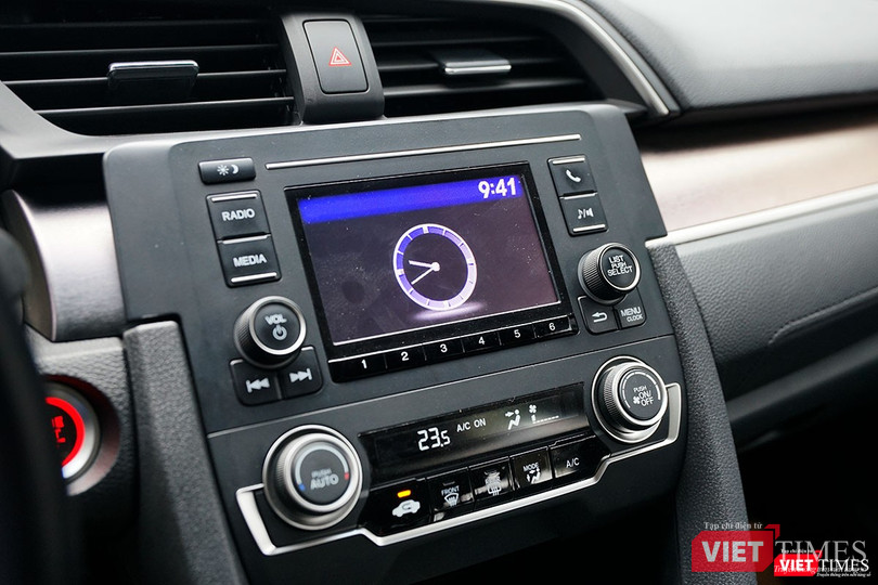 Honda Civic 1.8 E 2018 có xứng với mức giá 758 triệu đồng? ảnh 5