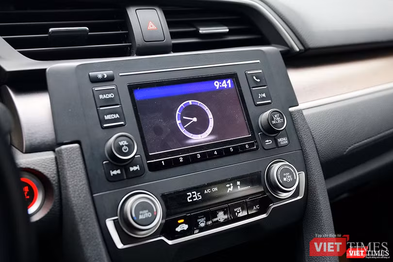 Honda Civic 1.8 E 2018 có xứng với mức giá 758 triệu đồng? ảnh 5
