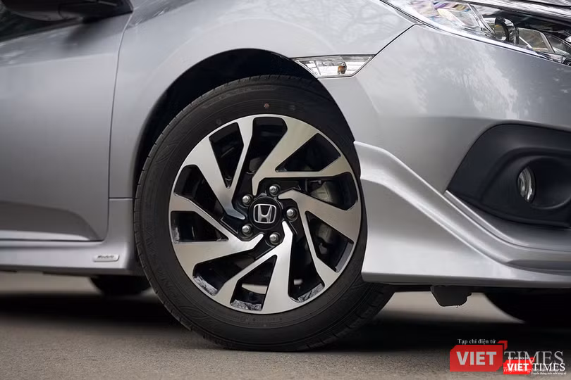 Honda Civic 1.8 E 2018 có xứng với mức giá 758 triệu đồng? ảnh 10