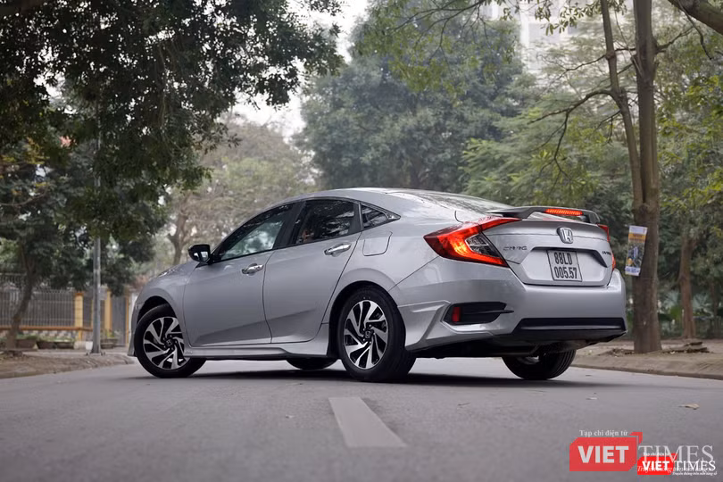 Honda Civic 1.8 E 2018 có xứng với mức giá 758 triệu đồng? ảnh 2
