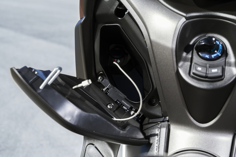 Yamaha X-Max 250 2018 chính thức có giá bán từ 145 triệu đồng ảnh 13