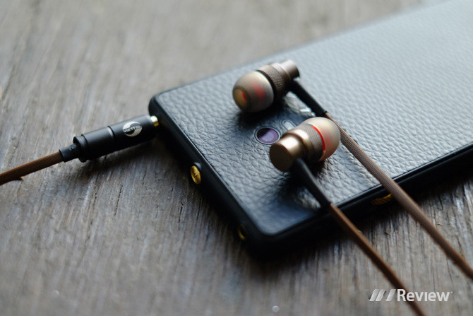 Đánh giá nhanh tai nghe Notes Audio NT.100 phiên bản Viettel ảnh 3 Đây vẫn là một trong những chiếc tai nghe phổ thông hấp dẫn nhất của Việt Nam, nhưng đã được nâng cấp để chống chịu lâu hơn với thời gian.