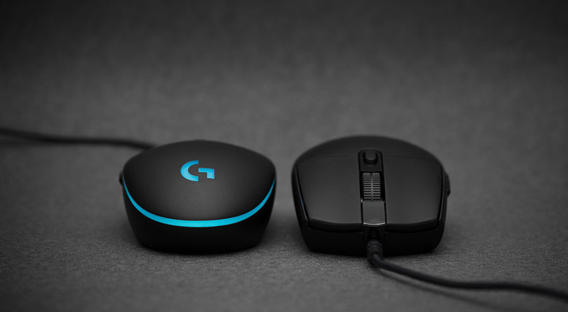 Logitech G102 (480.000 đồng): Ngoài thiết kế đối xứng, đơn giản, G102 còn sở hữu dải đèn LED ở phần đuôi có thể tùy chỉnh. Toàn thân G102 được trang bị tổng cộng 6 nút nhấn đều có thể lập trình tùy ý người dùng. Logitech G102 sở hữu mắt đọc quang học 6.000 DPI mang lại độ chính xác cao cho các game thủ. 10 chuot gia re thich hop cho game thu co kinh phi eo hep hinh anh 2