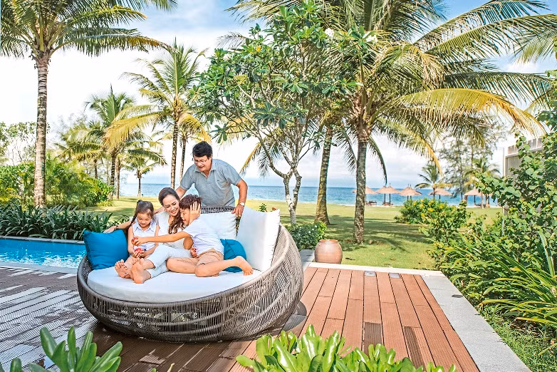 Cả gia đình sẽ được trải nghiệm một thế giới nghỉ dưỡng và vui chơi đầy màu sắc với các hoạt động được thiết kế phù hợp với tất cả thành viên