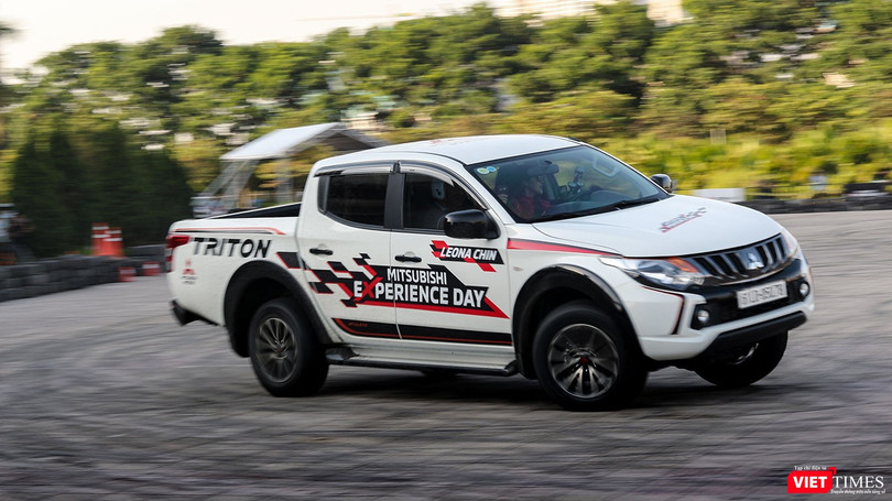 Đây là một sự kiện đặc biệt tại Việt Nam khi lần đầu tiên trong chương trình lái thử xe có sự tham gia của nữ vận động viên lái xe chuyên nghiệp. (Ảnh: Ngô Minh)