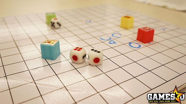 Từ những vật liệu hết sức giản đơn, viên xúc xắc cùng những ý tưởng sáng tạo, các thí sinh đã hoàn thiện ra những sản phẩm board-game "made in Vietnam"