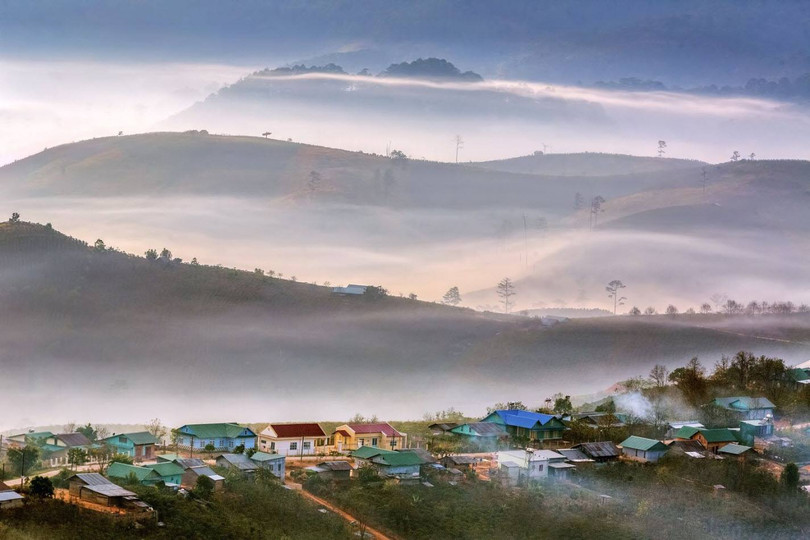 Bức ảnh "Dasar Village in misty day" của nhiếp ảnh gia Nguyen Tat Thang.