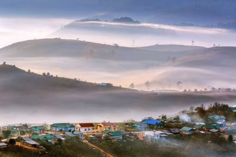 Bức ảnh "Dasar Village in misty day" của nhiếp ảnh gia Nguyen Tat Thang.