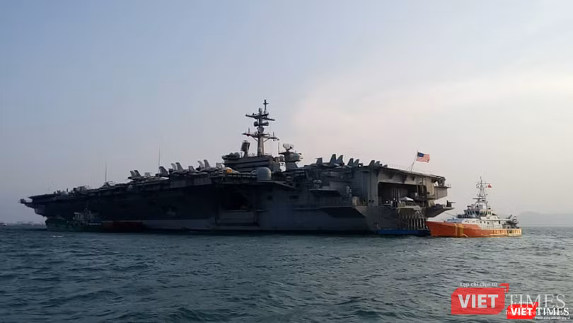  “Đột nhập” siêu tàu sân bay USS Carl Vinson tại Đà Nẵng ảnh 2