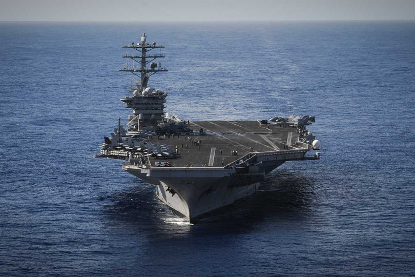 USS Carl Vinson là một trong 10 siêu tàu sân bay hạt nhân lớp Nimitz của Hải quân Mỹ. Nó có biệt danh Golden Eagle