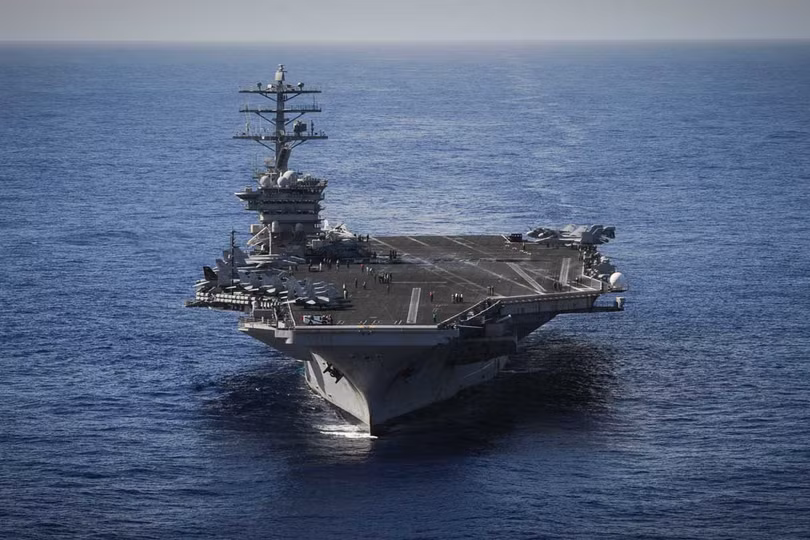 USS Carl Vinson là một trong 10 siêu tàu sân bay hạt nhân lớp Nimitz của Hải quân Mỹ. Nó có biệt danh Golden Eagle