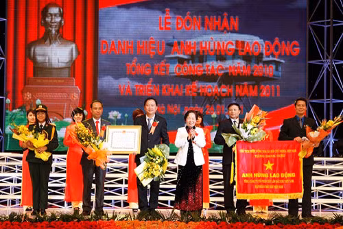 Trịnh Xuân Thanh nhận bằng khen "Anh hùng lao động"