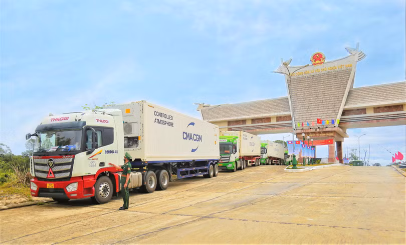  Phương tiện vận chuyển của THILOGI tại CK quốc tế Nam Giang trong ngày khai trương