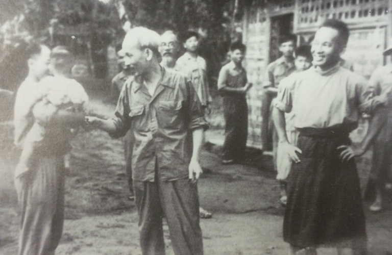 Những hình ảnh về cuộc đời bình dị của Bác ảnh 11