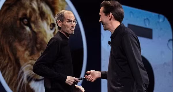Steve Jobs và cậu học trò Scott Forstall 