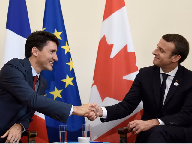 Những hình ảnh “đốn tim” dân mạng của hai vị nguyên thủ tại Hội nghị G7 ảnh 6