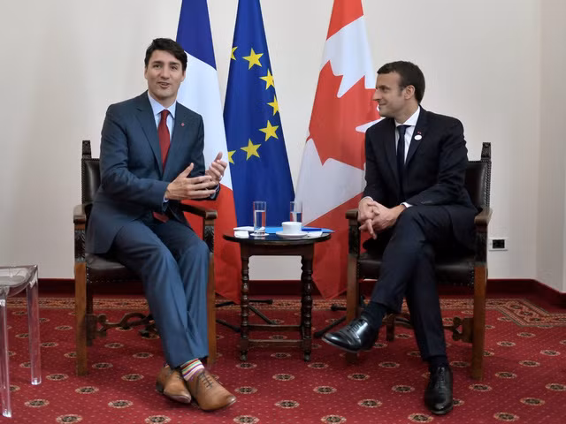 Những hình ảnh “đốn tim” dân mạng của hai vị nguyên thủ tại Hội nghị G7 ảnh 5