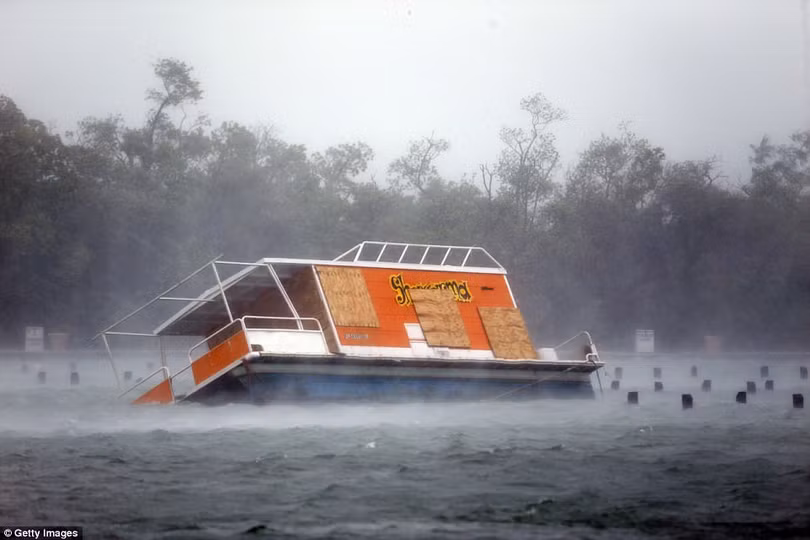 "Quái vật" Irma cuồng nộ khiến Florida (Mỹ) tan hoang ảnh 5