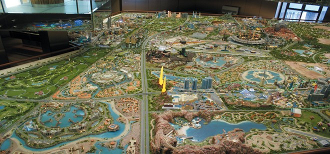 Dubailand - Chi phí: 64 tỷ USD Khu tổ hợp Dubailand có tổng diện tích 278 km2 và dự kiến hoàn thành vào năm 2025. Tại đây sẽ có công viên giải trí theo chủ đề, công trình thể thao, du lịch sinh thái, điểm tham quan khoa học, nhiều khách sạn (6.500 phòng) và trung tâm mua sắm rộng 3 km2. Ảnh:Oddcities. Dubailand - Chi phí: 64 tỷ USD Khu tổ hợp Dubailand có tổng diện tích 278 km2 và dự kiến hoàn thành vào năm 2025. Tại đây sẽ có công viên giải trí theo chủ đề, công trình thể thao, du lịch sinh thái, điểm tham quan khoa học, nhiều khách sạn (6.500 phòng) và trung tâm mua sắm rộng 3 km2. Ảnh:Oddcities.