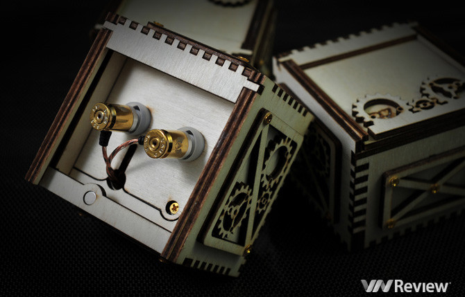 Đánh giá chi tiết AYA, tai nghe vỏ đạn “Made in Vietnam“ ảnh 1 Với thiết kế có thể thu hút sự chú ý của tất cả mọi người - vỏ đạn Makarov, tai nghe AYA MK II còn mang trong mình chất âm khá tốt trong phân khúc tai nghe cao cấp giá siêu rẻ.