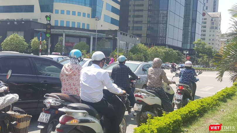 Thời tiết khu vực Hà Nội vẫn nắng nóng về ban ngày, chiều và tối tiếp tục có mưa rào và dông.