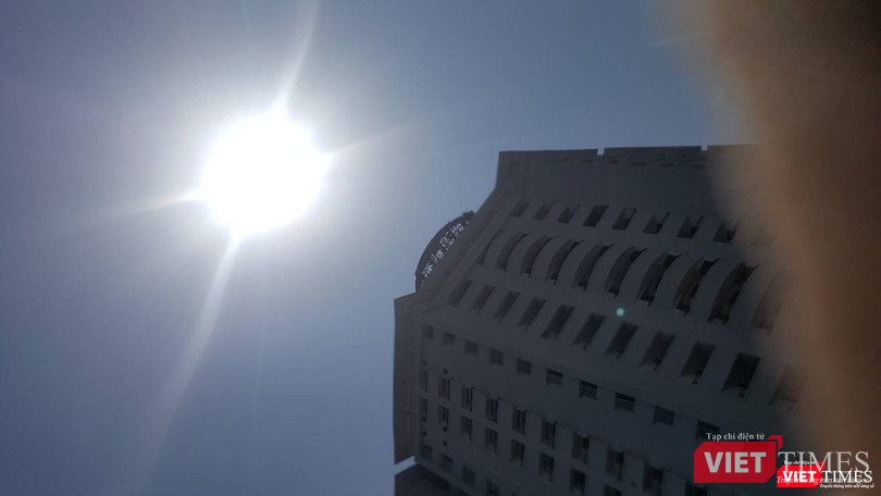 Người Hà Nội vật vã dưới cái nắng gay gắt đầu mùa ảnh 4