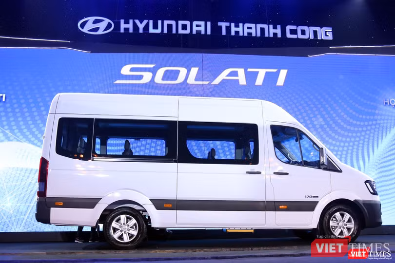 Dù là xe thương mại nhưng Hyundai Solati vẫn được thiết kế mang nhiều dấu ấn của dòng xe du lịch