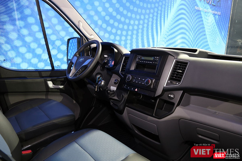 Bảng điều khiển trung tâm có thiết kế to bản, dễ sử dụng và trông khá hiện đại. Bảng điều khiển trung tâm có thiết kế to bản, dễ sử dụng và trông khá hiện đại.