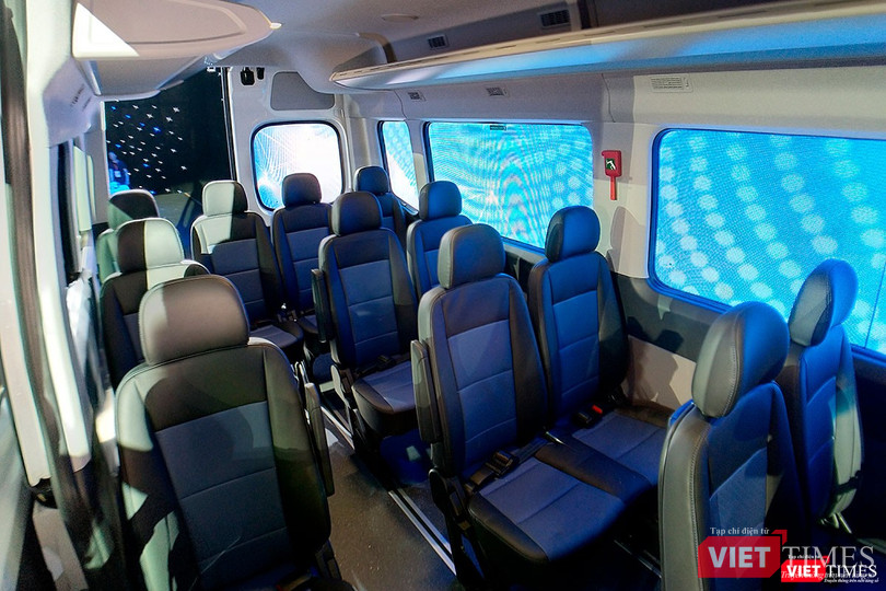 Không gian dành cho hành khách rộng rãi cả ở khuc vực để chân lẫn không gian phần đầu Không gian dành cho hành khách rộng rãi cả ở khuc vực để chân lẫn không gian phần đầu