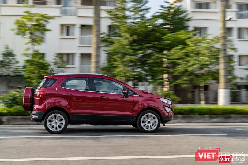 Ford EcoSport 1.0 AT Titanium có độ vọt tốt ở dải vận tốc từ 50 - 100 km/h. Ford EcoSport 1.0 AT Titanium có độ vọt tốt ở dải vận tốc từ 50 - 100 km/h.