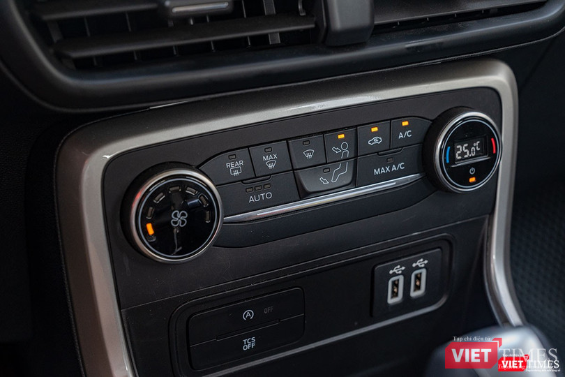 Hệ thống điều hòa trên EcoSport 2018 không trang bị cửa gió cho hành khách phía sau. Hệ thống điều hòa trên EcoSport 2018 không trang bị cửa gió cho hành khách phía sau.