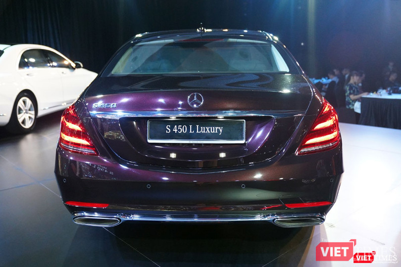 Cụm đèn hậu được tinh chỉnh lại mang lại cái nhìn tinh tế hơn