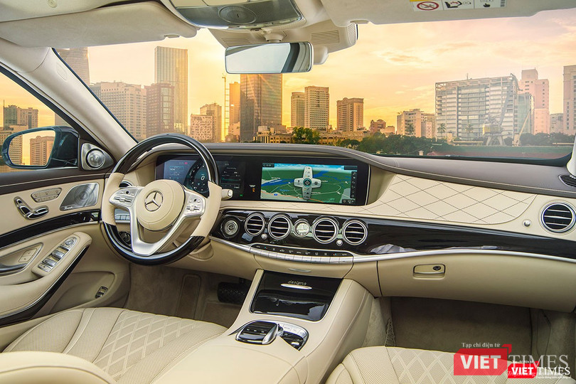 Nội thất thay đổi chủ yếu ở thiết kế vô-lăng và một vài tiểu tiết nhỏ