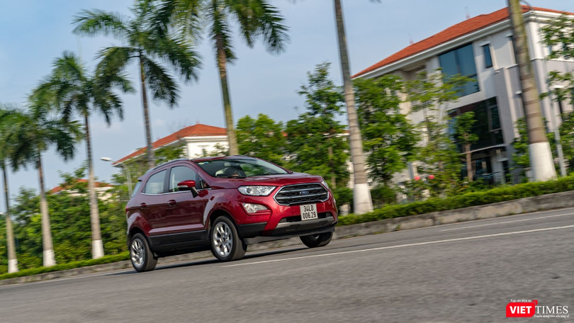 Với mức giá chênh lệch giữa hai phiên bản chỉ là 41 triệu đồng, EcoSport 1.0 AT sẽ đáng để lựa chọn hơn.