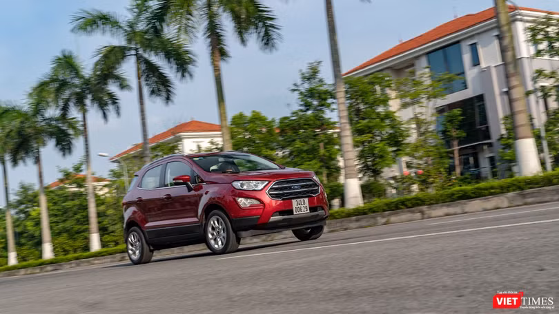 Với mức giá chênh lệch giữa hai phiên bản chỉ là 41 triệu đồng, EcoSport 1.0 AT sẽ đáng để lựa chọn hơn.