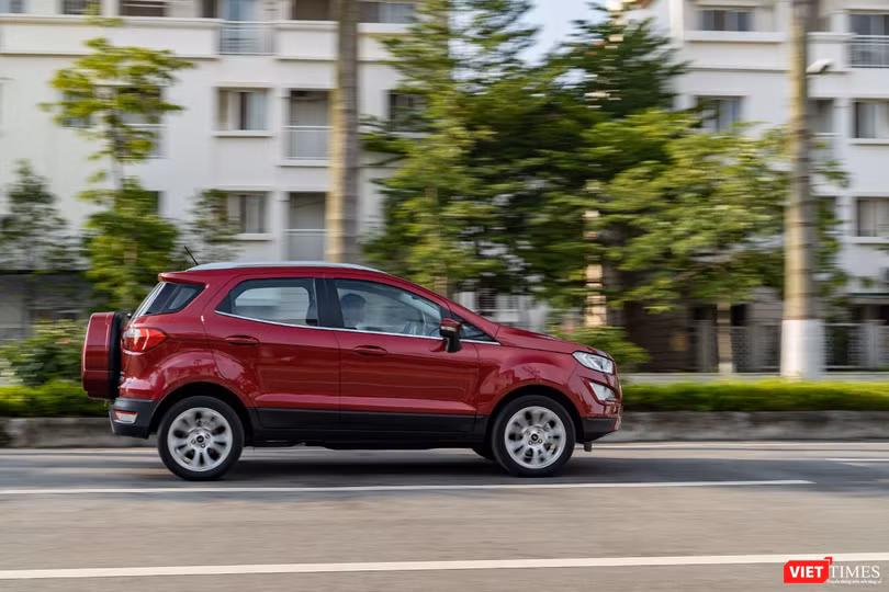 Ford EcoSport 1.0 AT Titanium có độ vọt tốt ở dải vận tốc từ 50 - 100 km/h. Ford EcoSport 1.0 AT Titanium có độ vọt tốt ở dải vận tốc từ 50 - 100 km/h.