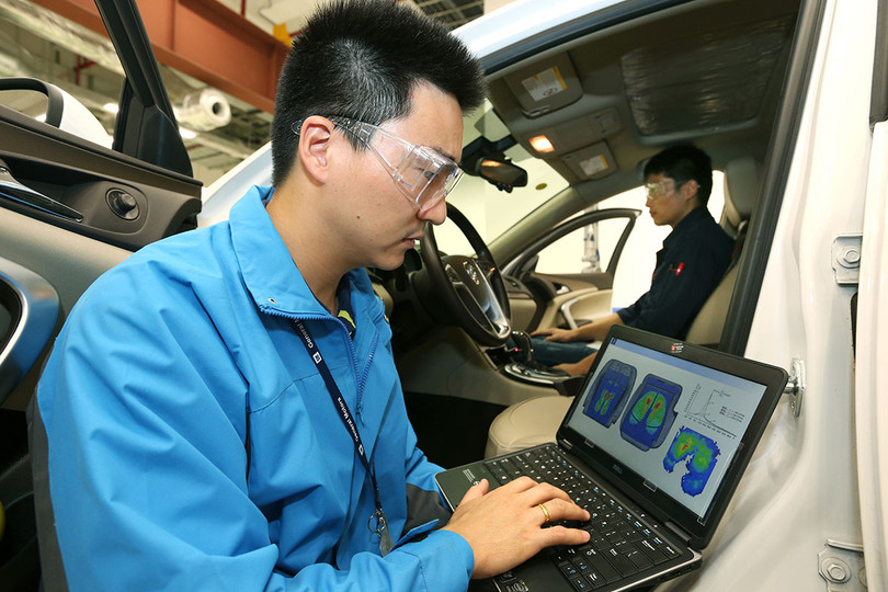 Bản đồ áp lực kỹ thuật số đo sự phân bổ trọng lượng cơ thể lên ghế ngồi.