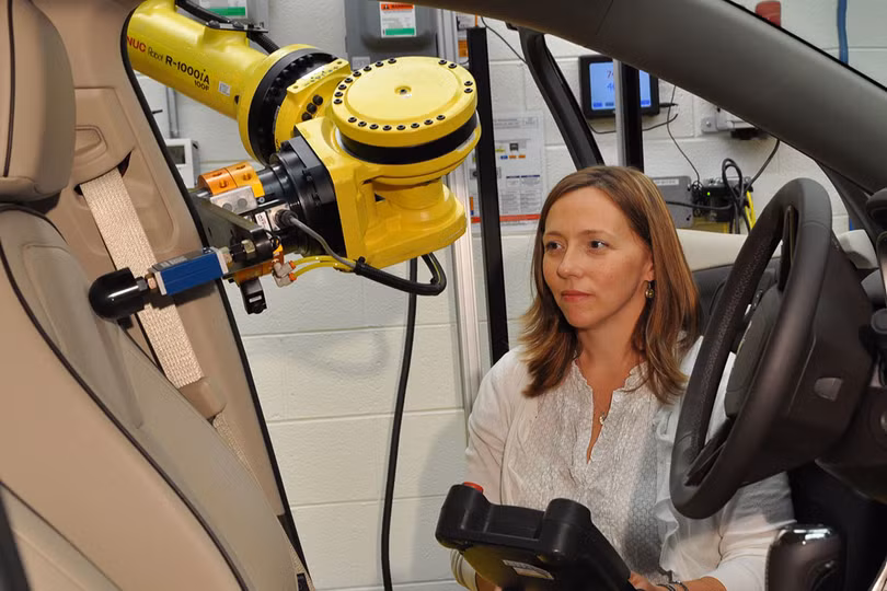 Để tạo cảm giác êm ái khi ngồi, đội ngũ kỹ sư chế tạo ghế ngồi tại GM đã ứng dụng hàng loạt bài kiểm tra khoa học để đảm bảo những chiếc ghế mang đến cho người ngồi sự êm ái nhất có thể.