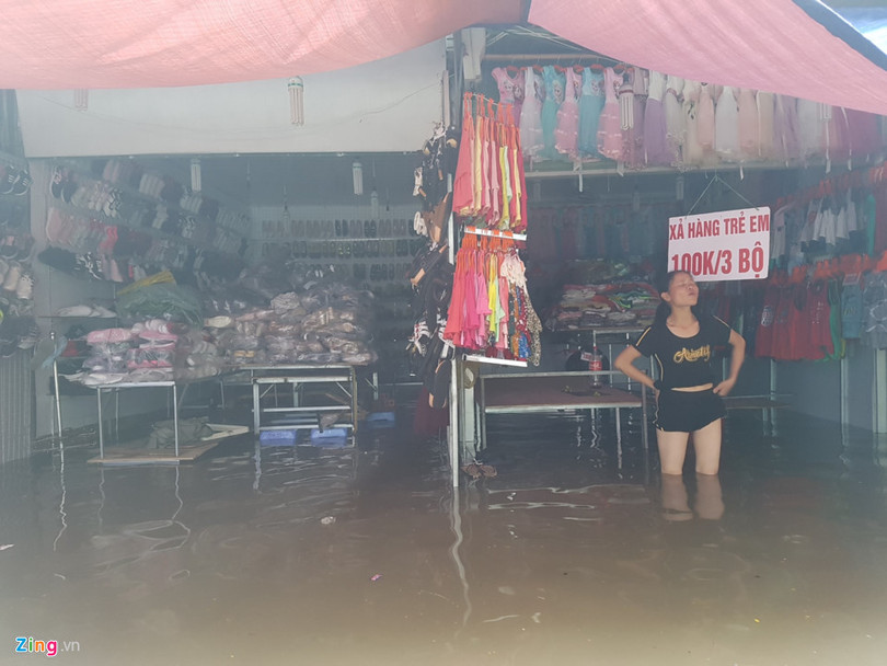 Nhip song dao lon sau tran mua bao gay ngap duong pho hinh anh 18