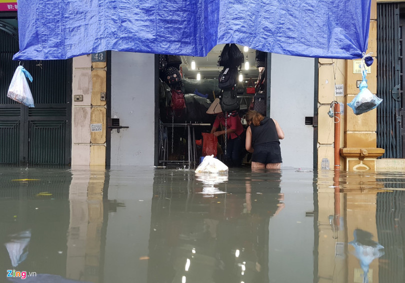 Nhip song dao lon sau tran mua bao gay ngap duong pho hinh anh 7